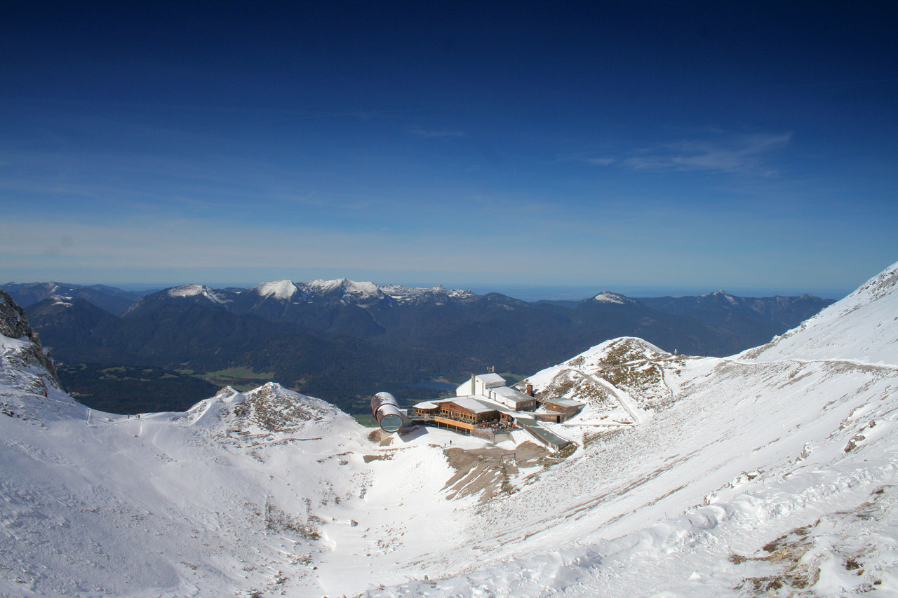Blick auf Karwendel Bergstation.jpg